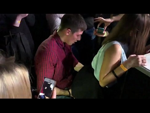❤️ Echter Sex in einem russischen Nachtclub. 18-jährige russische Mädchen in den Anus und Vagina gefickt in einem Nachtclub ❤️ Porn video bei uns de.nicepornphotos.ru